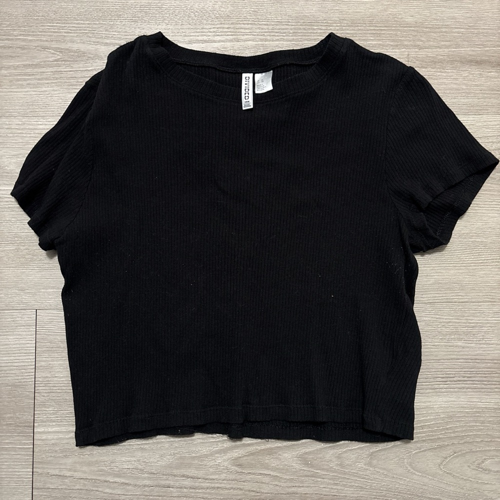 Black slightly cropped H&M top